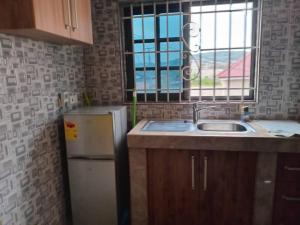 Kjøkken eller kjøkkenkrok på Abokobi Cosy Home