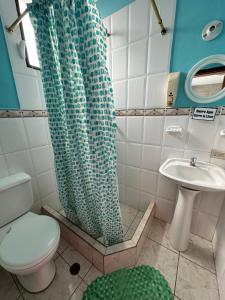 Baðherbergi á Kanoas Hostal