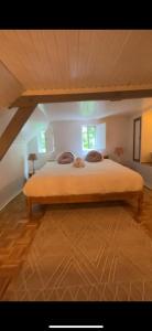 a bedroom with a large bed in a attic at De Oude Pastorie Macharen in Macharen