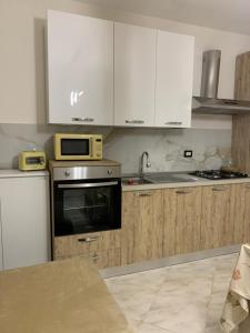 A kitchen or kitchenette at Casa Ammare