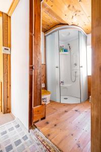 Koupelna v ubytování Obasute Guesthouse Nakaraya