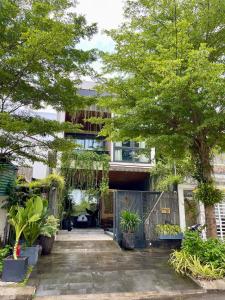 an apartment building with a gate and trees at DELUXE VILLA 4 phòng ngủ 5 giường lớn in Hue