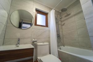 Ένα μπάνιο στο Lujosa casa en Playa Hermosa vista lago y volcanes +50 φωτογραφίες