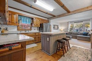 Η κουζίνα ή μικρή κουζίνα στο Cozy 3B2Ba Home with huge backyard and Gym