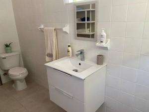 Ένα μπάνιο στο Moho's Cozy Bungalow