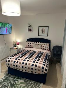 a bedroom with a bed and a tv in it at Cosy private double room & sofa-bed room in vibrant Hatfield neighbourhood in Hatfield