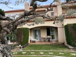 a house with a tree in the front yard at Casa Mont-roig del Camp, 3 dormitorios, 6 personas - ES-9-172 in El Casalot