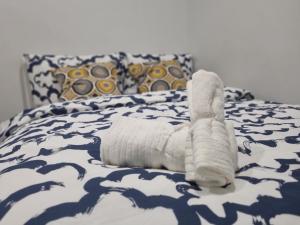 Ένα ή περισσότερα κρεβάτια σε δωμάτιο στο Cozy and Comfy Homestay Rooms