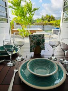 Nápoje v ubytování Refuge PêBê Joli logement au coeur d'un immense jardin tropical
