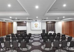 a conference room with a bunch of chairs and a screen at Mid City Motel Warrnambool in Warrnambool +68 photos