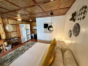 Postel nebo postele na pokoji v ubytování Beach Huts El Nido