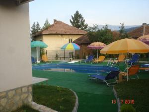 Bazén v ubytování Guest House Camellia nebo v jeho okolí