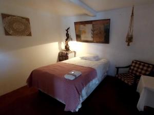 a bedroom with a bed and a chair in it at Casaca in Concepción de Ataco