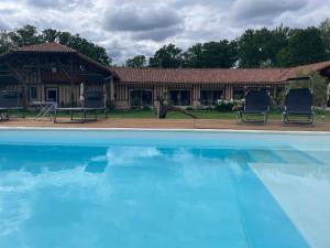 Piscina de la sau aproape de L'Escafouchot de Moulère