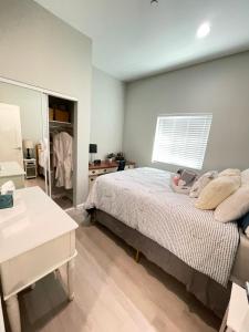 Van Nuys Luxury, near to Universal Studios, and Hollywood