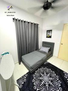 Ένα ή περισσότερα κρεβάτια σε δωμάτιο στο DP Islamic Homestay