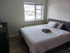 a bedroom with a bed with two towels on it at Mostrim River Park in Mostrim