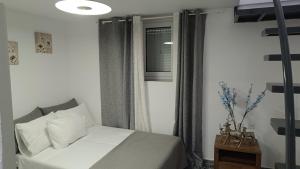 Postel nebo postele na pokoji v ubytování Villa Eunomia