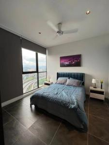 A bed or beds in a room at Borderless Swimming Pool - Invincible Twin Towers View - Free WiFi