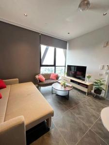 A television and/or entertainment centre at Borderless Swimming Pool - Invincible Twin Towers View - Free WiFi