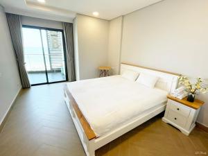Postel nebo postele na pokoji v ubytování Lfamily Ocean view Apartment 91m2 - ARIA Vung Tau Private Beach Resort, căn hộ Aria Vũng Tàu 91 m2 view biển, bãi biển riêng + 24 fotografií