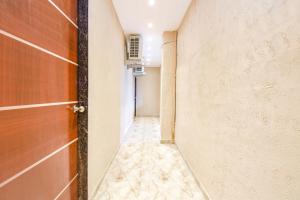a hallway with a door and a tile floor at FabHotel Silver 7 Homes in Hinjewadi
