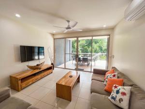 Posezení v ubytování BHA 4- Beachfront Bliss - 2 bed