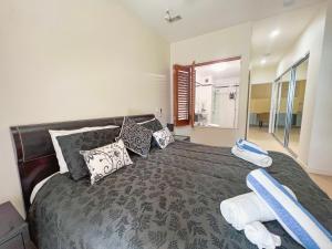 Postel nebo postele na pokoji v ubytování BHA 4- Beachfront Bliss - 2 bed