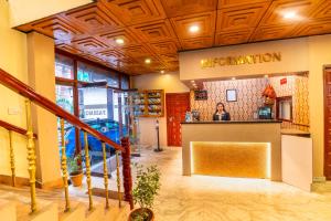 Ο χώρος του λόμπι ή της ρεσεψιόν στο Muscatel Fairmount 100 Mts from Mall Road
