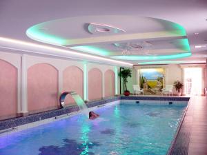 Bazén v ubytování Rüters Parkhotel nebo v jeho okolí
