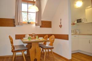 Köök või kööginurk majutusasutuses Ferienresidenz Chiemseestrand - Apartment 20
