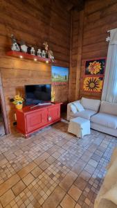 a living room with a couch and a flat screen tv at Casa Fabiani - Vacanza in Toscana - via Francigena - Pet Friendly in Orentano