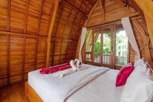 Tempat tidur dalam kamar di Brisk Homestay at Uluwatu RedPartner