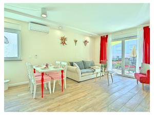 Posezení v ubytování Villa Luka Apartment Red with Pool