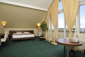 Postel nebo postele na pokoji v ubytování Hotel Lotos