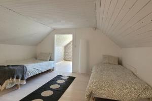 Postel nebo postele na pokoji v ubytování Röda huset Kåseberga + 14 fotografií