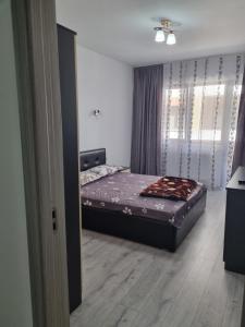 Ένα ή περισσότερα κρεβάτια σε δωμάτιο στο Apartament edy