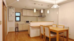 Kuchyň nebo kuchyňský kout v ubytování Belgravia Serviced Residence Wuxi