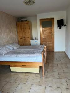 Postel nebo postele na pokoji v ubytování Agroturystyka Nad Jeziorem Piecki