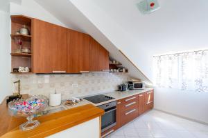Kuchyň nebo kuchyňský kout v ubytování Apartmani Kadena