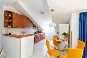 Kuchyň nebo kuchyňský kout v ubytování Apartmani Kadena