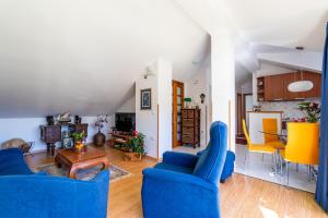 TV a/nebo společenská místnost v ubytování Apartmani Kadena
