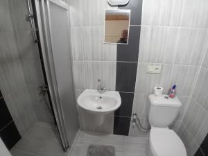 Koupelna v ubytování Sevgi Konağı + 30 fotografií