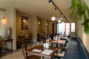 Restaurace v ubytování Guest House 宿ま