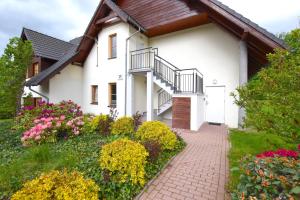 Vonkajšia záhrada v ubytovaní Ski & Bike Apartment - Apartamenty Pod Śnieżką