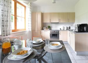 Kuchyňa alebo kuchynka v ubytovaní Ski & Bike Apartment - Apartamenty Pod Śnieżką + 19 fotografií