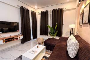 Televisyen dan/atau pusat hiburan di A Homely 1 BHK in Main Kharadi - Anandkunj