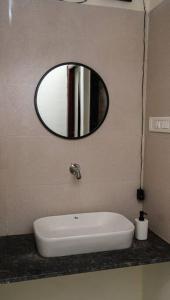 Bilik mandi di A Homely 1 BHK in Main Kharadi - Anandkunj