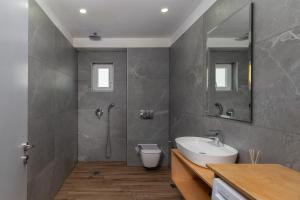 Ванная комната в Beautiful family apartment +17 фотографий