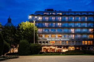 a hotel building with the words hotel ambassador bermingham at Hotel Barchetta Excelsior in Como